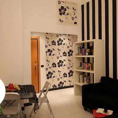 House L'etranger * 米兰